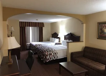 Red Roof Inn & Suites Chestertown hotel thumbnail 5