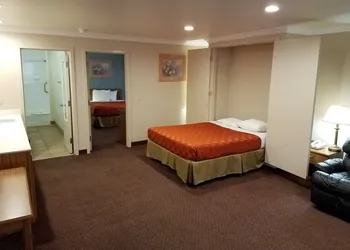 Olive Tree Inn & Suites, a Howard Johnson by Wyndham hotel thumbnail 4
