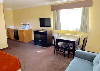 Olive Tree Inn & Suites, a Howard Johnson by Wyndham hotel thumbnail 5