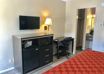 Olive Tree Inn & Suites, a Howard Johnson by Wyndham hotel thumbnail 6