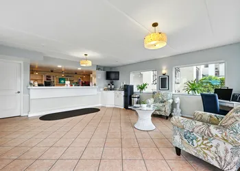 Beacher's Lodge Oceanfront Suites hotel thumbnail 2