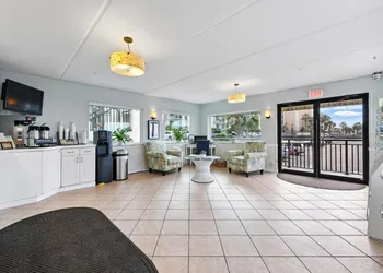 Beacher's Lodge Oceanfront Suites hotel thumbnail 4