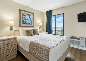 Beacher's Lodge Oceanfront Suites hotel thumbnail 8