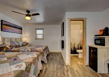 Alpine Lodge and RV hotel thumbnail 2