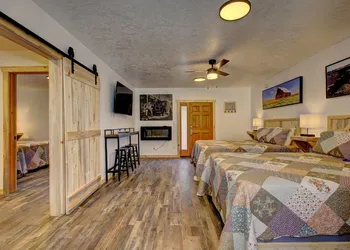 Alpine Lodge and RV hotel thumbnail 3