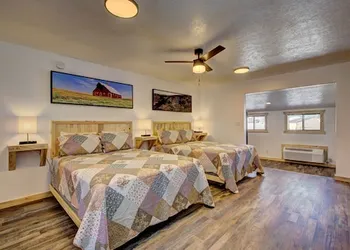 Alpine Lodge and RV hotel thumbnail 7