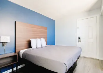 South Seas Ocean Front hotel thumbnail 8