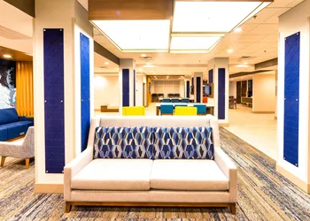 Holiday Inn Express & Suites Harrisonburg University Area by IHG hotel thumbnail 2