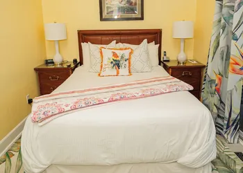 Water's Edge Inn - Adults Only hotel thumbnail 5
