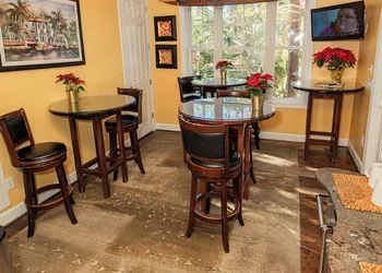 Water's Edge Inn - Adults Only hotel thumbnail 3