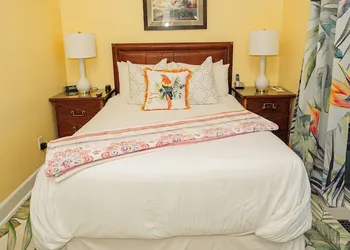 Water's Edge Inn - Adults Only hotel thumbnail 5