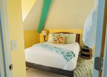 Water's Edge Inn - Adults Only hotel thumbnail 7