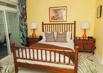 Water's Edge Inn - Adults Only hotel thumbnail 8