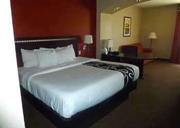 Americas Best Value Inn & Suites Gun Barrel City hotel thumbnail 6