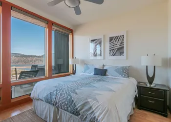 ALOFT Airy Design Townhouse with Columbia River View by RedAwning hotel thumbnail 2