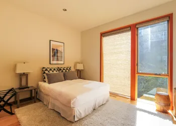 ALOFT Airy Design Townhouse with Columbia River View by RedAwning hotel thumbnail 7