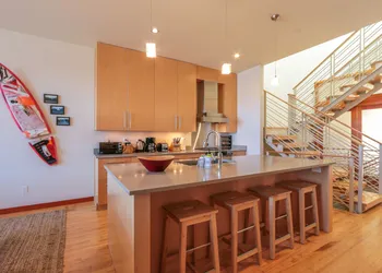 ALOFT Airy Design Townhouse with Columbia River View by RedAwning hotel thumbnail 8