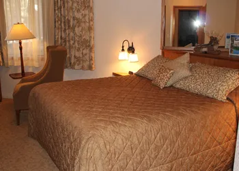 Getaways at Snow Lake Lodge hotel thumbnail 3