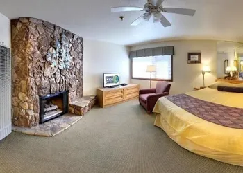 Getaways at Snow Lake Lodge hotel thumbnail 5