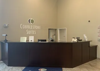 Cobblestone Suites Oshkosh hotel thumbnail 2