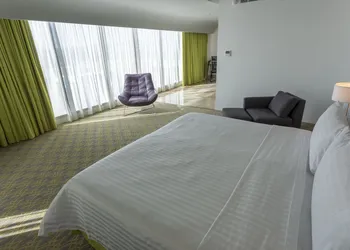 Holiday Inn Queretaro Zona Krystal by IHG hotel thumbnail 2