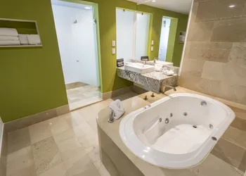 Holiday Inn Queretaro Zona Krystal by IHG hotel thumbnail 4