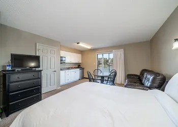 The Hamilton - Lakefront & Studio Suites, Hot Springs hotel thumbnail 2