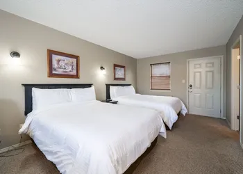 The Hamilton - Lakefront & Studio Suites, Hot Springs hotel thumbnail 3