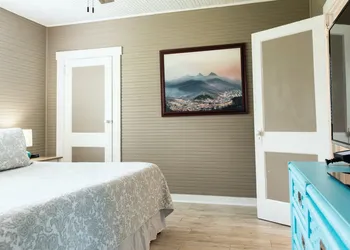 Meranova Guest Inn hotel thumbnail 6