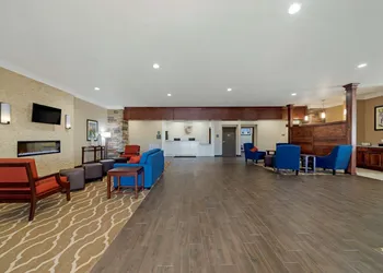 Comfort Inn & Suites Harrah hotel thumbnail 2