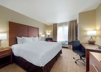 Comfort Inn & Suites Harrah hotel thumbnail 6