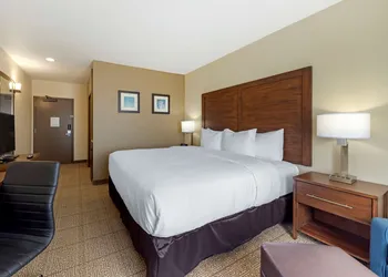 Comfort Inn & Suites Harrah hotel thumbnail 7