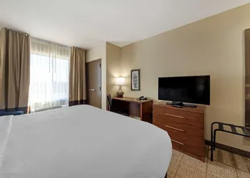 Comfort Inn & Suites Harrah hotel thumbnail 8