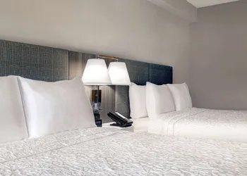 Hampton Inn & Suites by Hilton Burlington Toronto hotel thumbnail 4