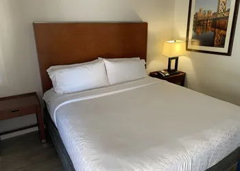 Super 8 by Wyndham San Jose Airport hotel thumbnail 4
