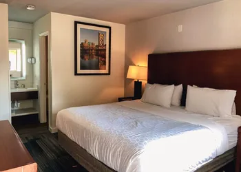 Super 8 by Wyndham San Jose Airport hotel thumbnail 5