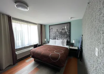 Super 8 by Wyndham Brooklyn Williamsburg hotel thumbnail 3