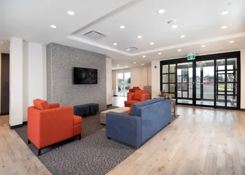 Comfort Inn & Suites hotel thumbnail 2