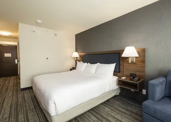 Comfort Inn & Suites hotel thumbnail 6