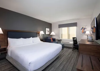 Comfort Inn & Suites hotel thumbnail 7