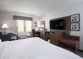 Comfort Inn & Suites hotel thumbnail 8