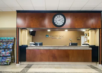 Suburban Studios Buffalo Airport hotel thumbnail 5
