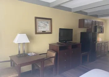 Suburban Studios Buffalo Airport hotel thumbnail 7