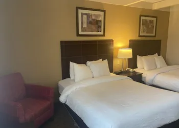 Suburban Studios Buffalo Airport hotel thumbnail 8
