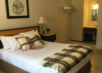 Christina Lake Motel and RV Park hotel thumbnail 3