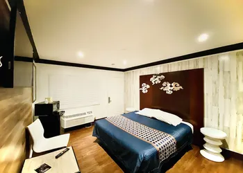 Casa Blanca Inn & Suites hotel thumbnail 5