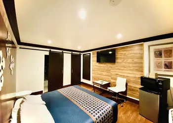 Casa Blanca Inn & Suites hotel thumbnail 6