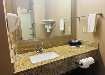 Executive Inn and Suites hotel thumbnail 3