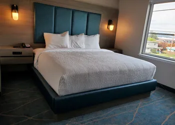 Salish Inn hotel thumbnail 2