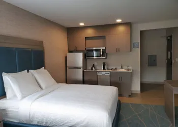 Salish Inn hotel thumbnail 4